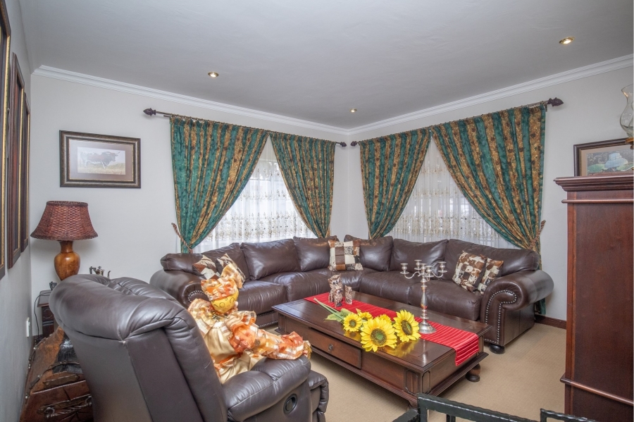 5 Bedroom Property for Sale in Ifafi North West